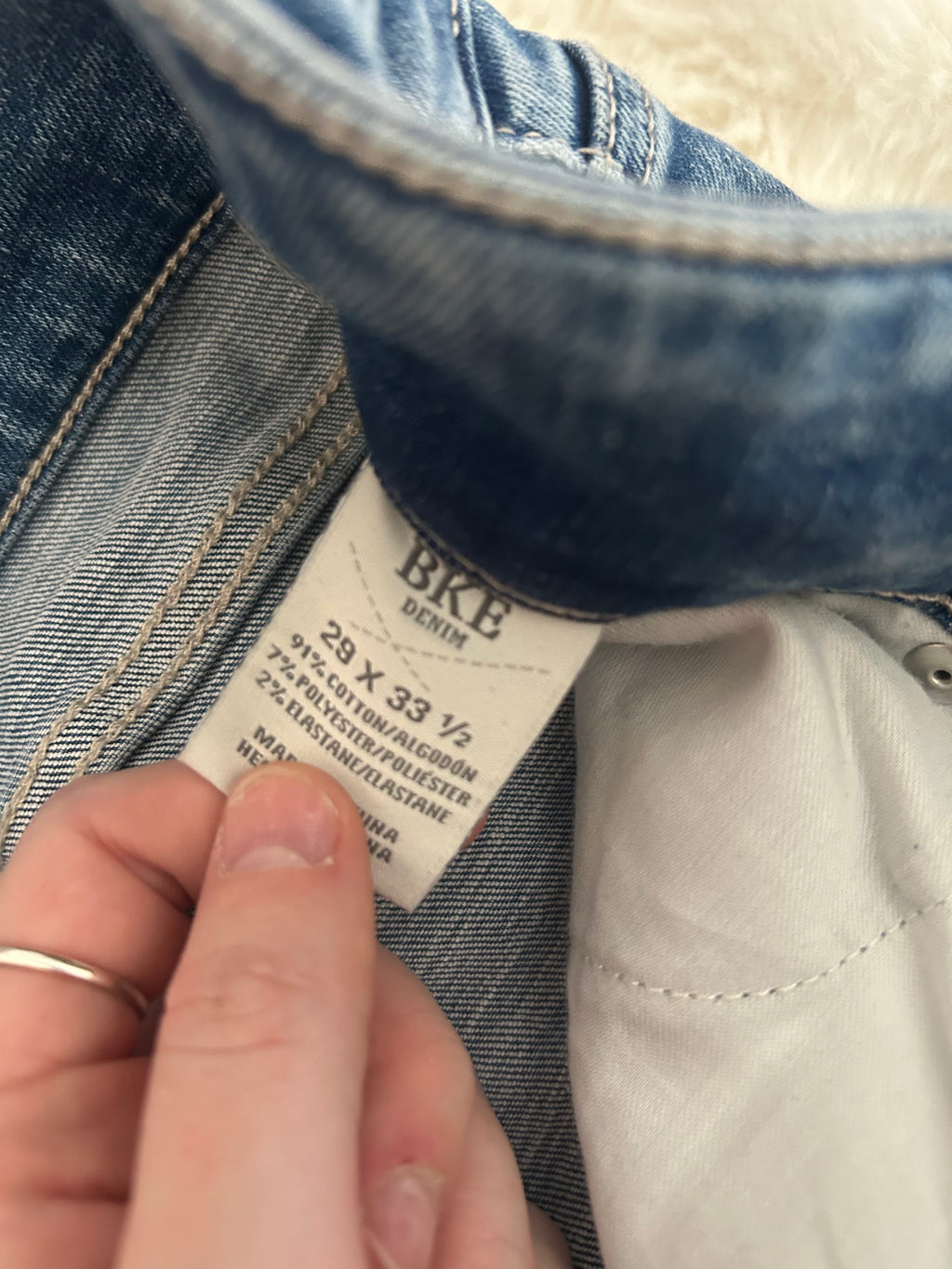 BUCKLE JEANS SIZE 29
