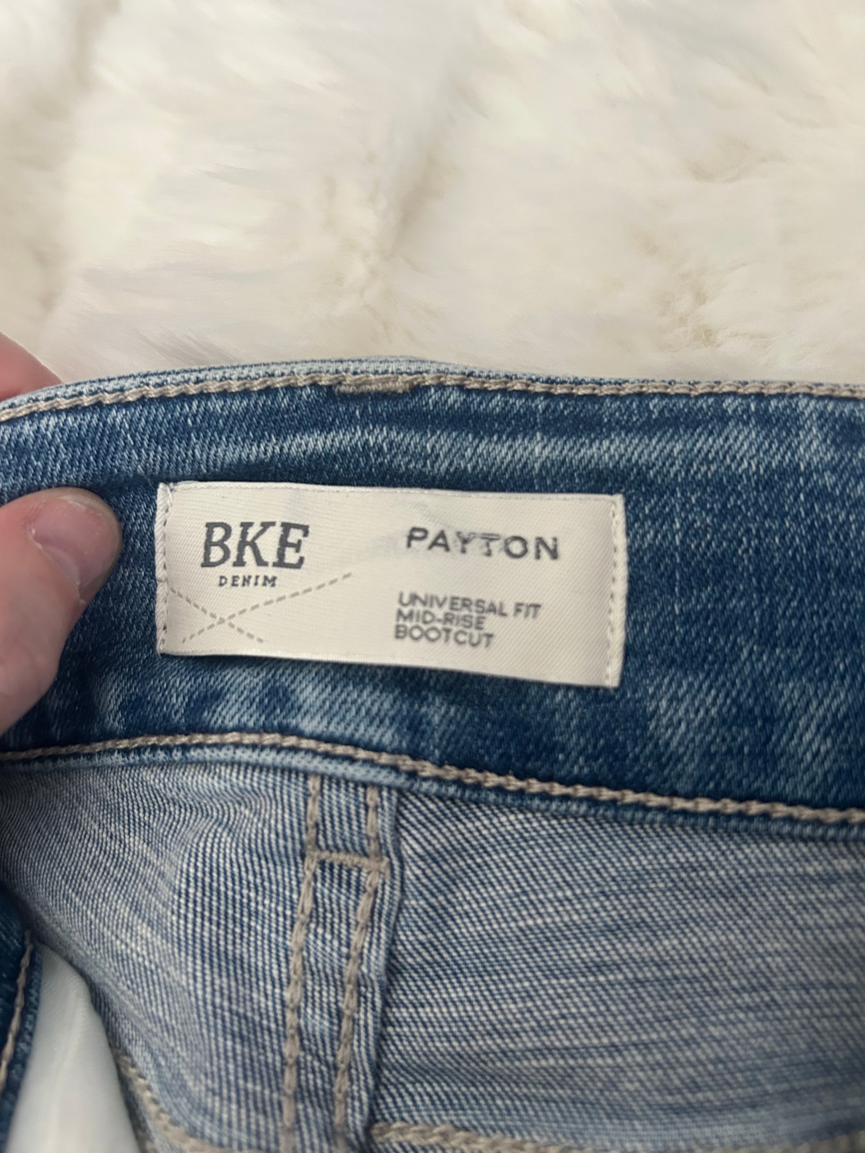 BUCKLE JEANS SIZE 29