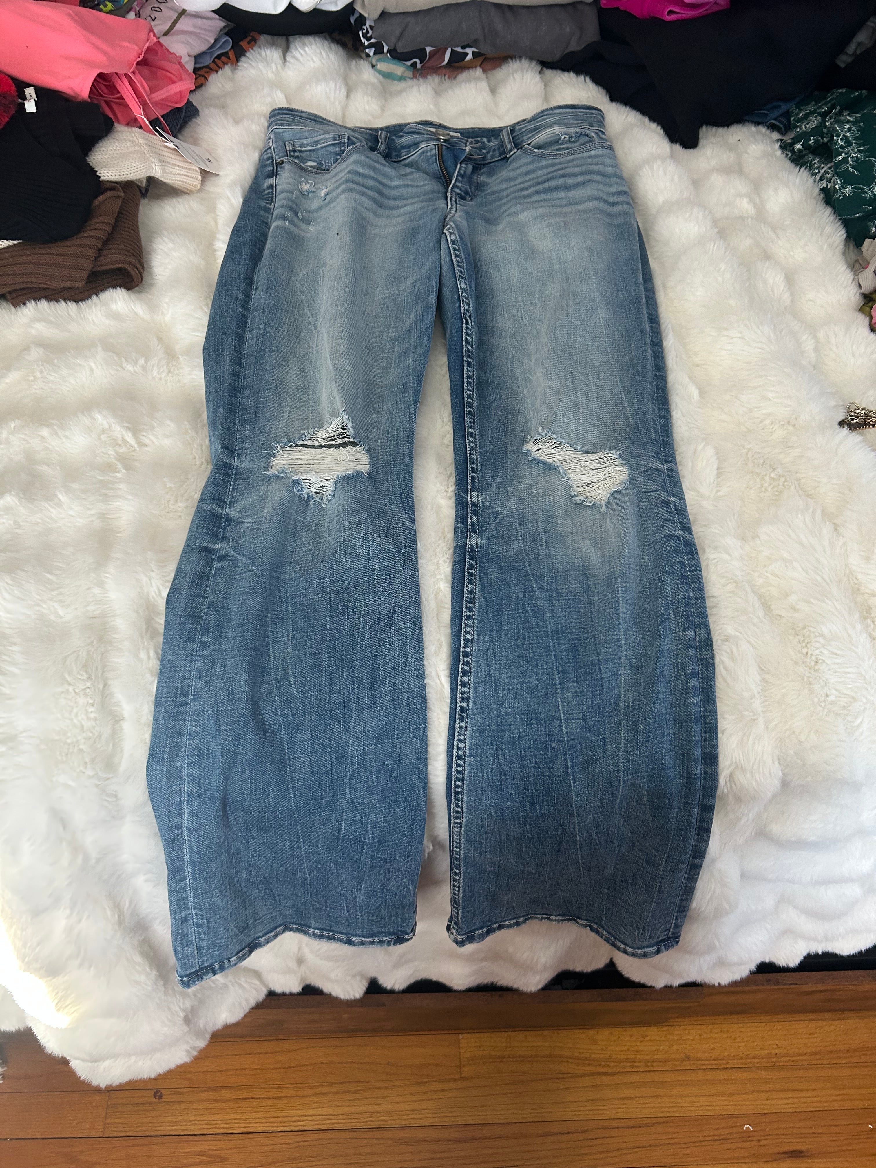 BUCKLE JEANS SIZE 29