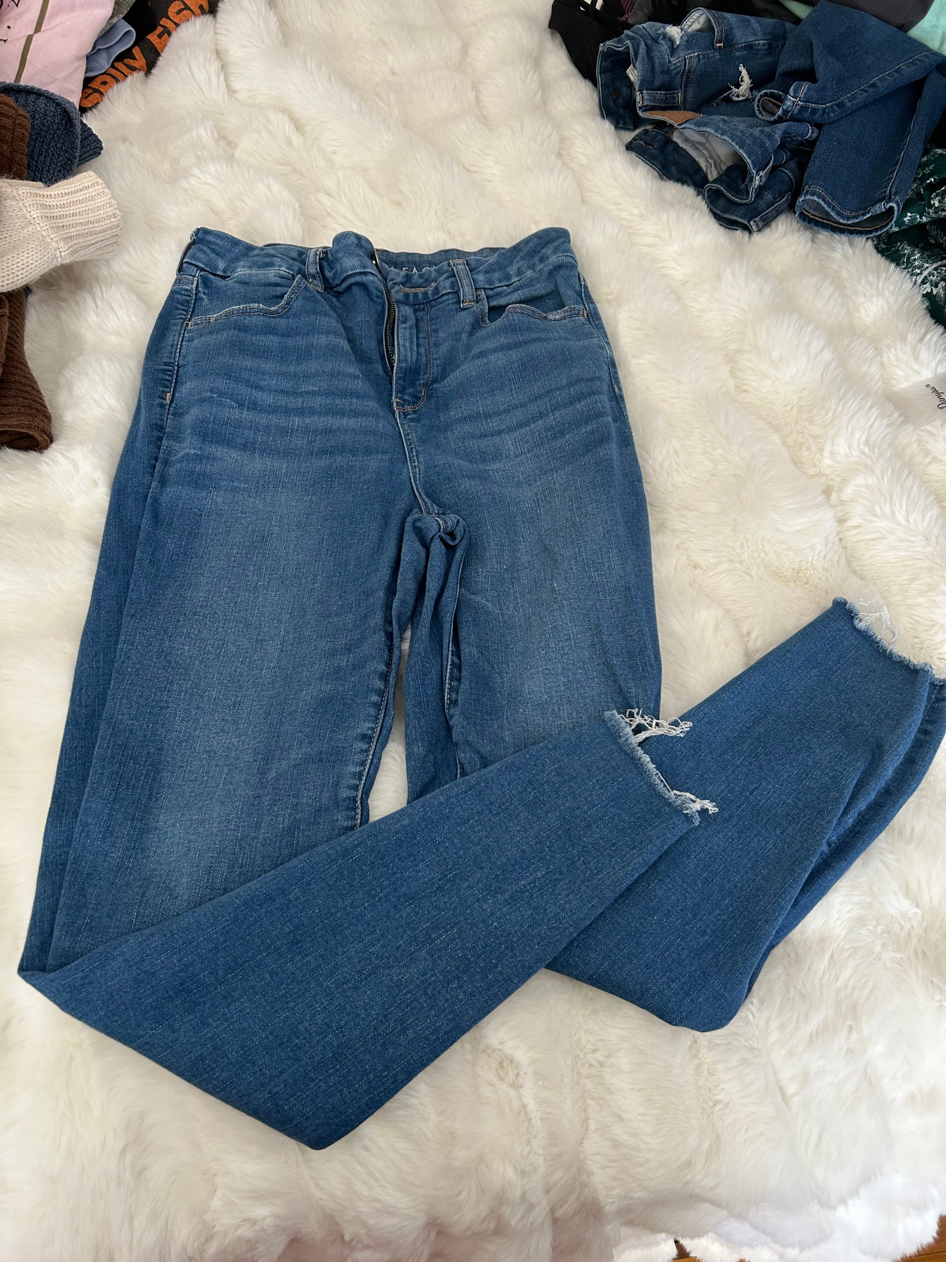 AMERICAN EAGLE JEANS SIZE 8 HIGH RISE