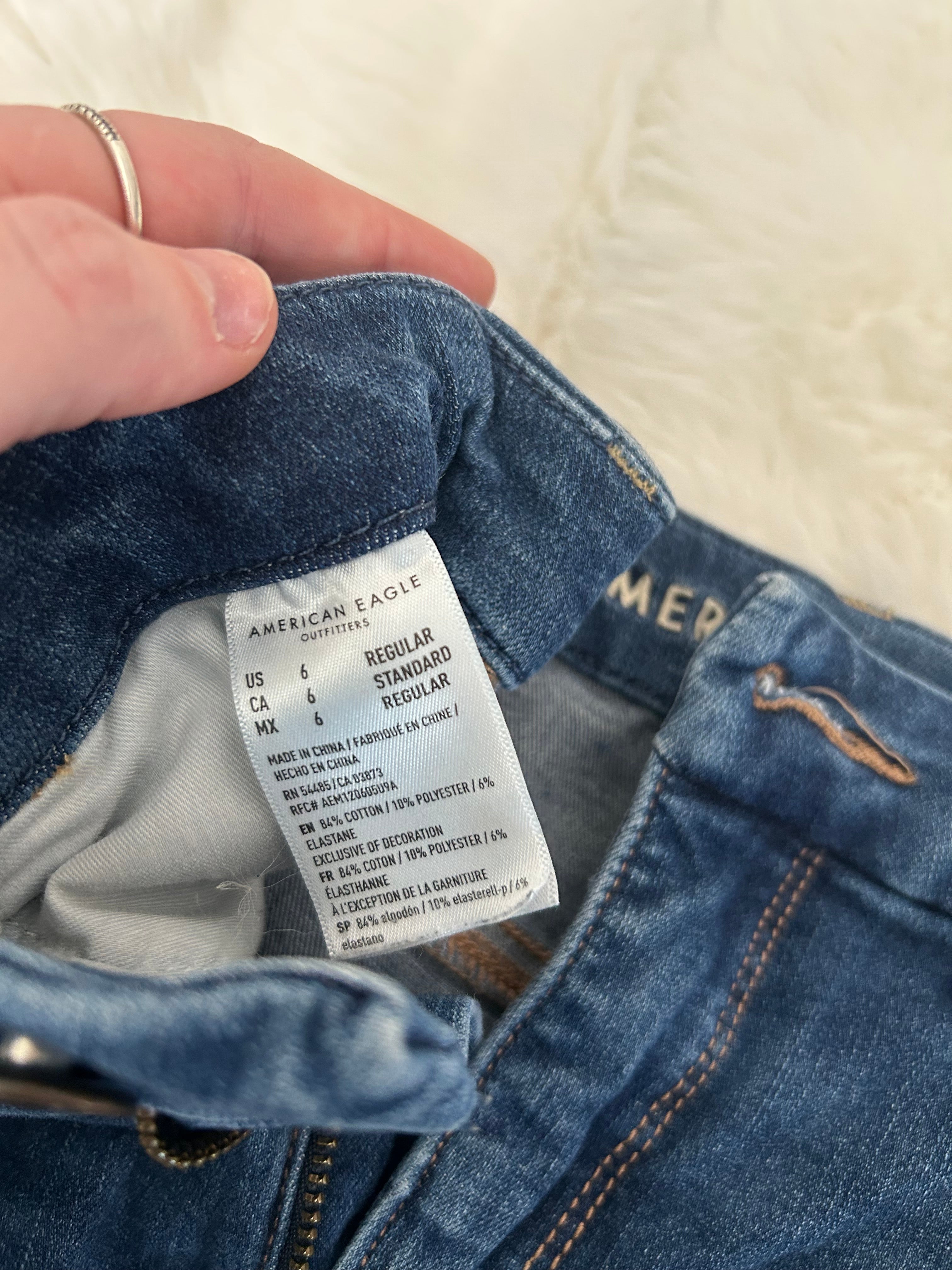 AMERICAN EAGLE JEANS SIZE 6 HIGH RISE