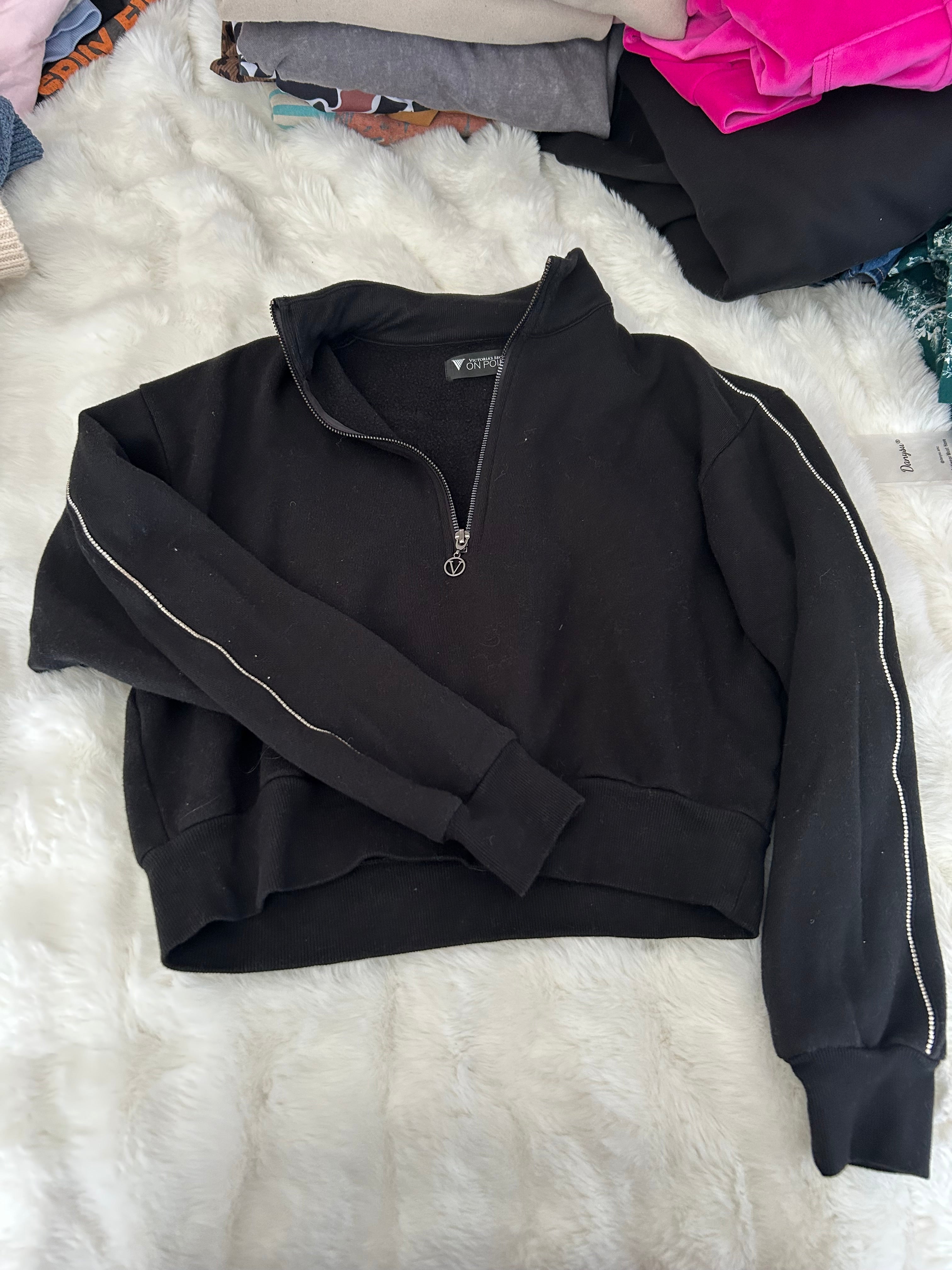 VICTORIA SECRET BLING CROP - SIZE M